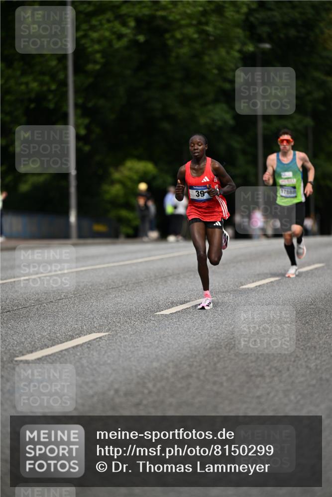 29.06.2025 - hella hamburg halbmarathon Dr. Thomas Lammeyer http://msf.ph/oto/8150299 29.06.2025 09:38:20 Kennedybrücke 36, 39, 47 meine-sportfotos.de