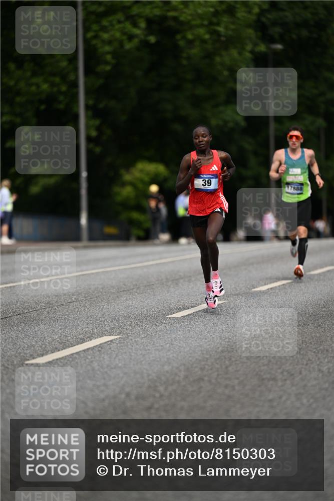 29.06.2025 - hella hamburg halbmarathon Dr. Thomas Lammeyer http://msf.ph/oto/8150303 29.06.2025 09:38:20 Kennedybrücke 36, 39, 47 meine-sportfotos.de
