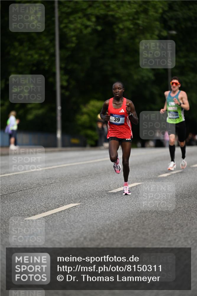 29.06.2025 - hella hamburg halbmarathon Dr. Thomas Lammeyer http://msf.ph/oto/8150311 29.06.2025 09:38:20 Kennedybrücke 36, 39, 47 meine-sportfotos.de