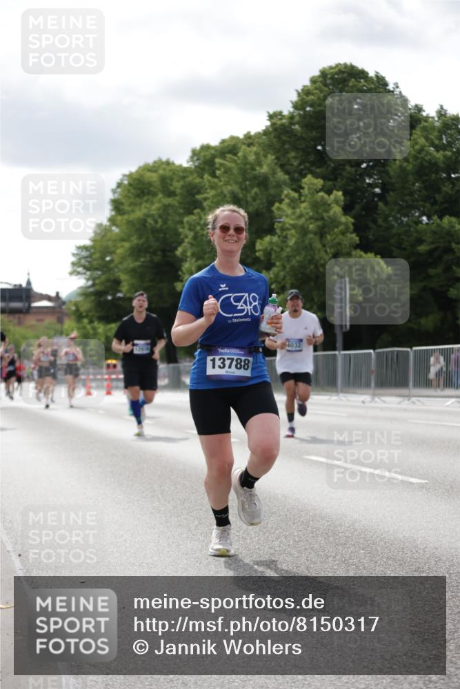 29.06.2025 - hella hamburg halbmarathon Jannik Wohlers http://msf.ph/oto/8150317 29.06.2025 10:13:41 Lombardsbrücke 1194, 1890, 4032, 4962, 6287, 6710, 8001, 8057, 9845, 9886, 10442, 10443, 11987, 12938, 13285, 13788, 15482, 15840, 17439, 17985, 18041, 18236, 18239 meine-sportfotos.de