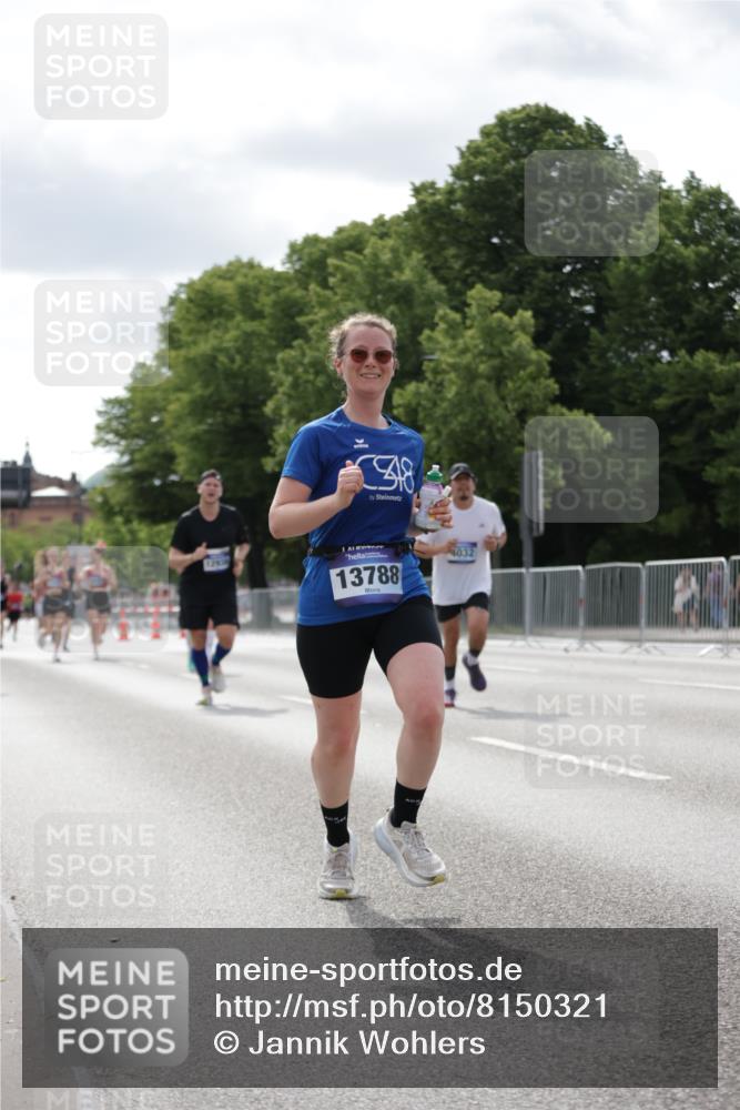 29.06.2025 - hella hamburg halbmarathon Jannik Wohlers http://msf.ph/oto/8150321 29.06.2025 10:13:41 Lombardsbrücke 1194, 1890, 4032, 4962, 6287, 6710, 8001, 8057, 9845, 9886, 10442, 10443, 11987, 12938, 13285, 13788, 15482, 15840, 17439, 17985, 18041, 18236, 18239 meine-sportfotos.de
