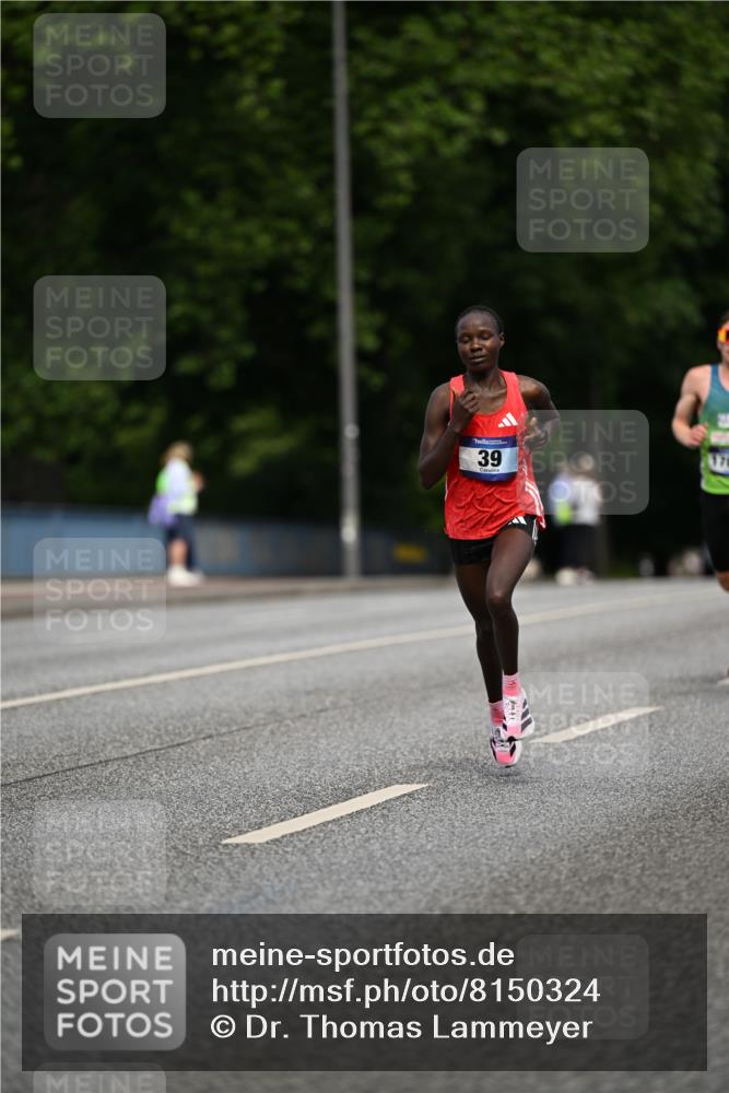 29.06.2025 - hella hamburg halbmarathon Dr. Thomas Lammeyer http://msf.ph/oto/8150324 29.06.2025 09:38:20 Kennedybrücke 36, 39, 47 meine-sportfotos.de
