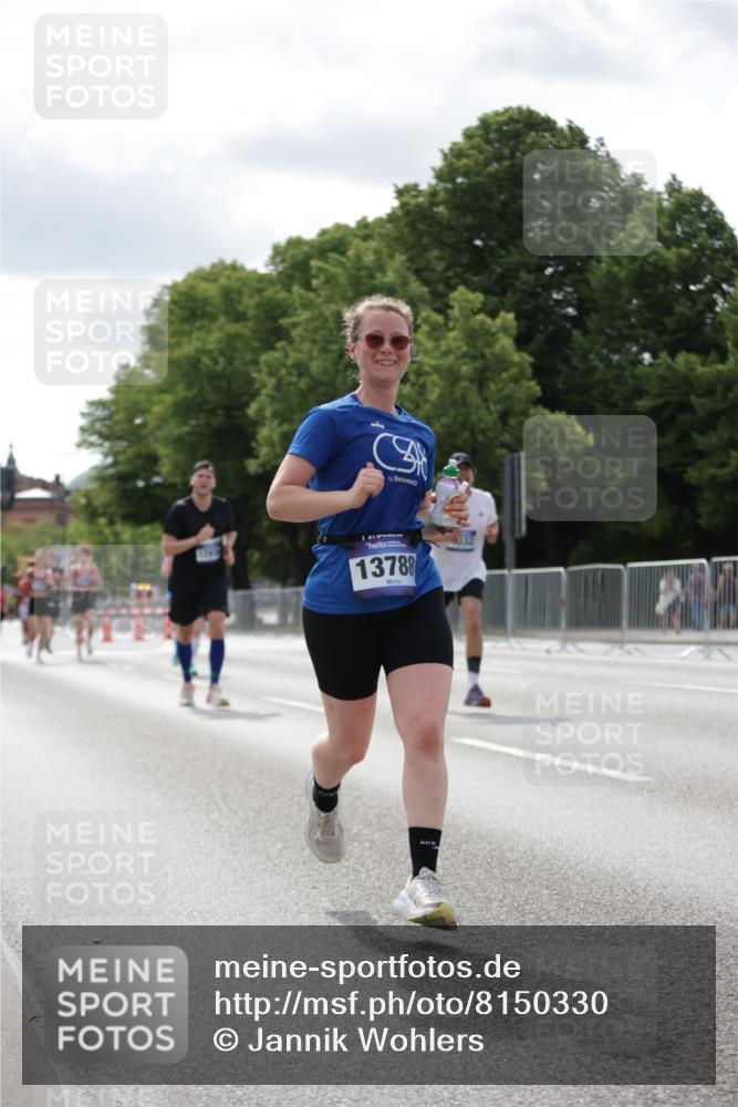 29.06.2025 - hella hamburg halbmarathon Jannik Wohlers http://msf.ph/oto/8150330 29.06.2025 10:13:41 Lombardsbrücke 1194, 1890, 4032, 4962, 6287, 6710, 8001, 8057, 9845, 9886, 10442, 10443, 11987, 12938, 13285, 13788, 15482, 15840, 17439, 17985, 18041, 18236, 18239 meine-sportfotos.de