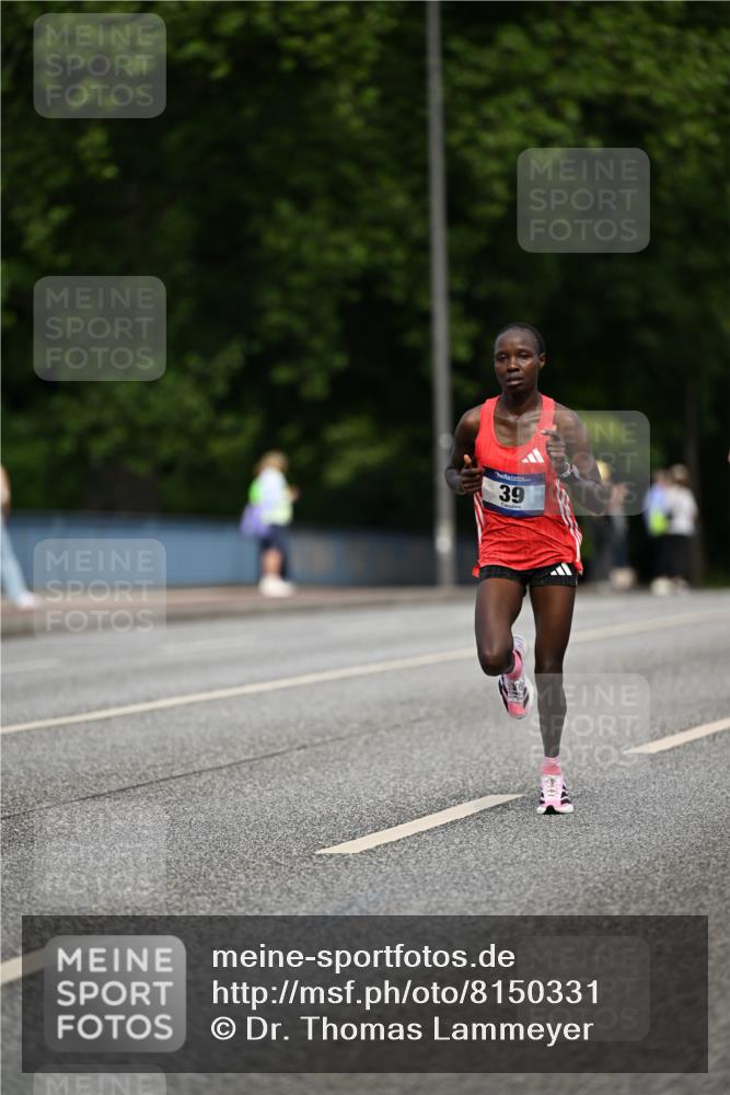 29.06.2025 - hella hamburg halbmarathon Dr. Thomas Lammeyer http://msf.ph/oto/8150331 29.06.2025 09:38:21 Kennedybrücke 36, 39, 47 meine-sportfotos.de