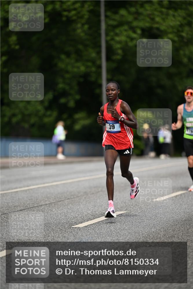 29.06.2025 - hella hamburg halbmarathon Dr. Thomas Lammeyer http://msf.ph/oto/8150334 29.06.2025 09:38:21 Kennedybrücke 36, 39, 47 meine-sportfotos.de
