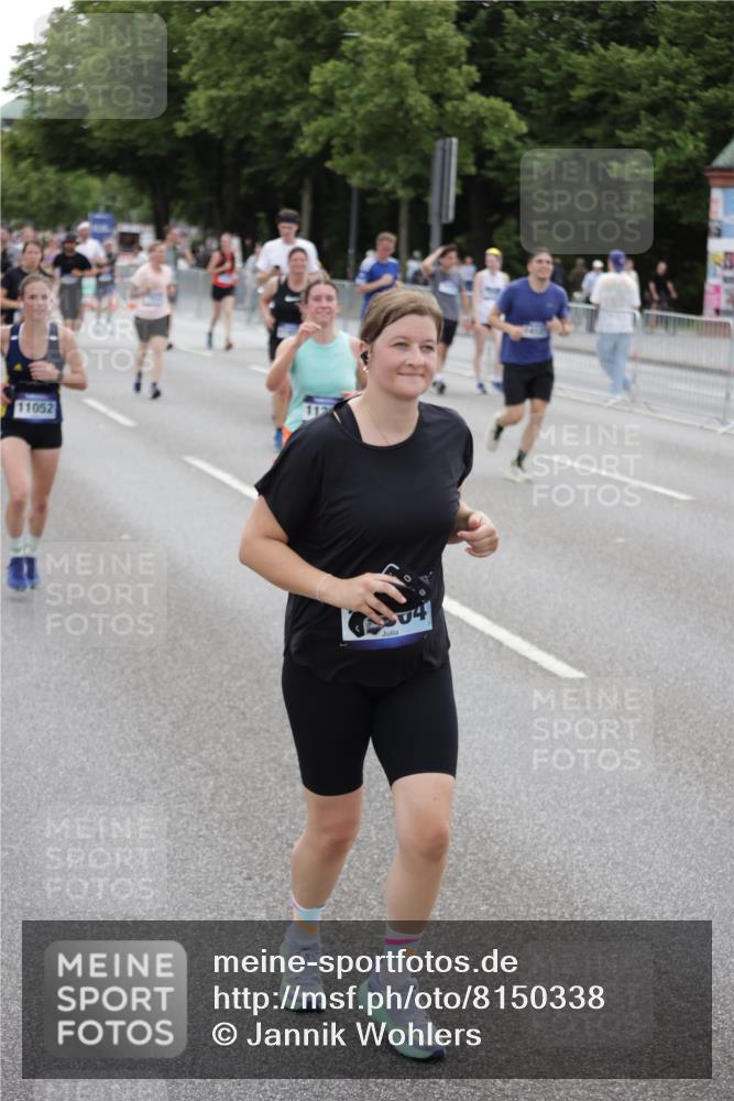 29.06.2025 - hella hamburg halbmarathon Jannik Wohlers http://msf.ph/oto/8150338 29.06.2025 10:50:40 Lombardsbrücke 1129, 1203, 1208, 1404, 1478, 2358, 2859, 3934, 4156, 4713, 4848, 4920, 5286, 5289, 5530, 7012, 7141, 7770, 7771, 7825, 8410, 8779, 9166, 9167, 10029, 10552, 10614, 10636, 11052, 11252, 11577, 11971, 12301, 12800, 13468, 13522, 13981, 14010, 14127, 14152, 14640, 14767, 14773, 15250, 15464, 16427, 16727, 16729, 16904, 17079, 17295, 17735, 19098 meine-sportfotos.de