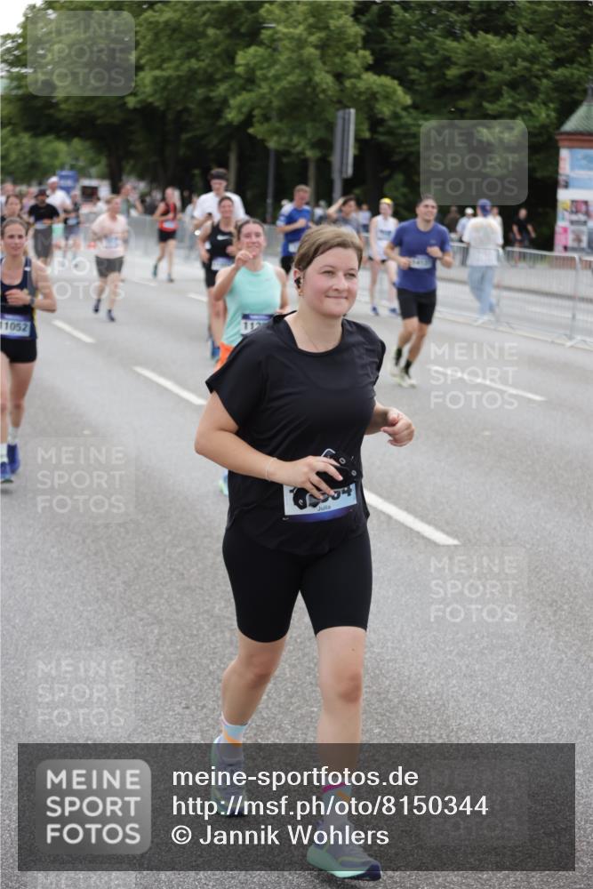 29.06.2025 - hella hamburg halbmarathon Jannik Wohlers http://msf.ph/oto/8150344 29.06.2025 10:50:40 Lombardsbrücke 1129, 1203, 1208, 1404, 1478, 2358, 2859, 3934, 4156, 4713, 4848, 4920, 5286, 5289, 5530, 7012, 7141, 7770, 7771, 7825, 8410, 8779, 9166, 9167, 10029, 10552, 10614, 10636, 11052, 11252, 11577, 11971, 12301, 12800, 13468, 13522, 13981, 14010, 14127, 14152, 14640, 14767, 14773, 15250, 15464, 16427, 16727, 16729, 16904, 17079, 17295, 17735, 19098 meine-sportfotos.de
