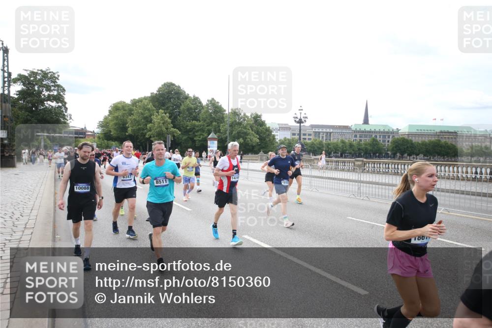 29.06.2025 - hella hamburg halbmarathon Jannik Wohlers http://msf.ph/oto/8150360 29.06.2025 10:22:04 Lombardsbrücke 1187, 1598, 2022, 2351, 2479, 2886, 3108, 3430, 3457, 3511, 3910, 3946, 4113, 4114, 4131, 4556, 4559, 4829, 4969, 4970, 5079, 5798, 5838, 6030, 6048, 6049, 6303, 6307, 6347, 6820, 6826, 6899, 7097, 7276, 7794, 8355, 8511, 8855, 8931, 9204, 9392, 9516, 9598, 10065, 10241, 10432, 10573, 10663, 10902, 10917, 10961, 11046, 12592, 12933, 13248, 13369, 13460, 13472, 13820, 13963, 14079, 14240, 14314, 14333, 14334, 14442, 14901, 14903, 14906, 14980, 15114 meine-sportfotos.de