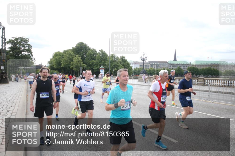 29.06.2025 - hella hamburg halbmarathon Jannik Wohlers http://msf.ph/oto/8150365 29.06.2025 10:22:05 Lombardsbrücke 1187, 1598, 2022, 2351, 2479, 2886, 3108, 3430, 3457, 3511, 3910, 3946, 4113, 4114, 4131, 4556, 4559, 4829, 4969, 4970, 5079, 5798, 5838, 6030, 6048, 6049, 6303, 6307, 6347, 6820, 6826, 6899, 7097, 7276, 7794, 8355, 8511, 8855, 8931, 9204, 9392, 9598, 10065, 10086, 10241, 10432, 10573, 10663, 10902, 10917, 10961, 11046, 12592, 12933, 13248, 13369, 13460, 13472, 13820, 13963, 14079, 14240, 14314, 14333, 14334, 14901, 14903, 14906, 14980, 15114 meine-sportfotos.de