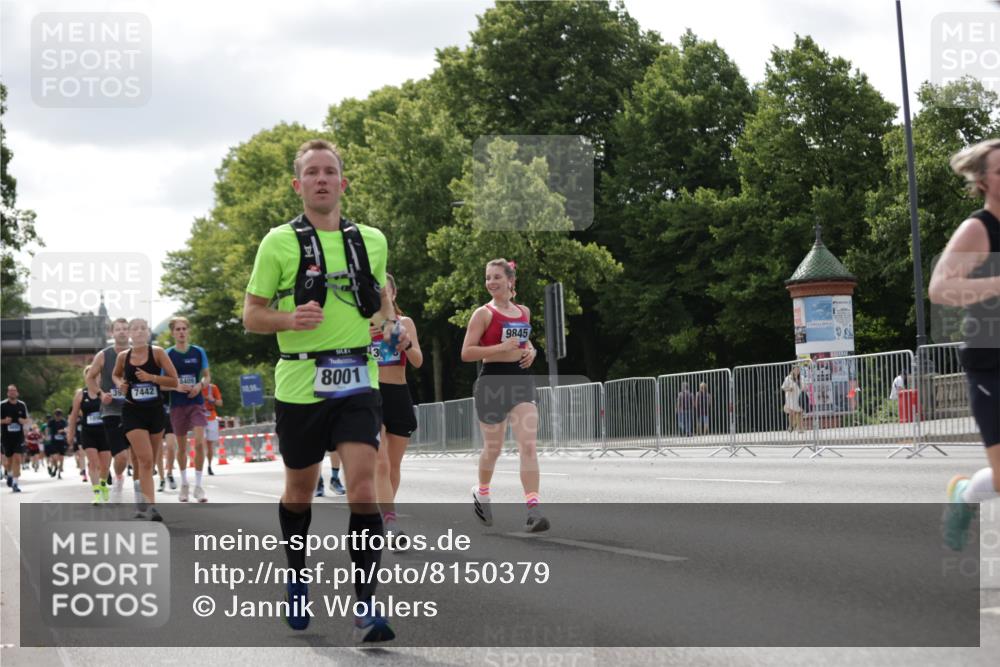 29.06.2025 - hella hamburg halbmarathon Jannik Wohlers http://msf.ph/oto/8150379 29.06.2025 10:13:47 Lombardsbrücke 1194, 1890, 3939, 4032, 4962, 6089, 6287, 7209, 7442, 7991, 8001, 8057, 8409, 8892, 9845, 9886, 11987, 12938, 13285, 13788, 15840, 17439, 18041, 18236, 18239 meine-sportfotos.de