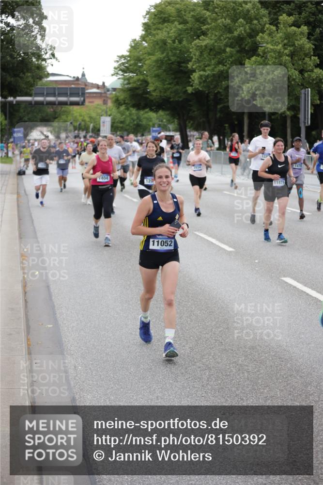 29.06.2025 - hella hamburg halbmarathon Jannik Wohlers http://msf.ph/oto/8150392 29.06.2025 10:50:41 Lombardsbrücke 1129, 1203, 1208, 1404, 1478, 2358, 2859, 3934, 4156, 4713, 4848, 4920, 5286, 5289, 5530, 7012, 7141, 7770, 7771, 7825, 8410, 8779, 9166, 9167, 10552, 10614, 10636, 11052, 11252, 11971, 12301, 12800, 13468, 13522, 14010, 14127, 14152, 14640, 14773, 15250, 15464, 16427, 16727, 16729, 16904, 16928, 17079, 17295, 17735, 19098 meine-sportfotos.de