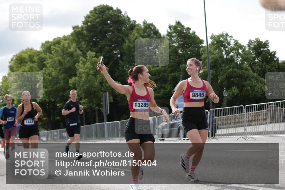 29.06.2025 - hella hamburg halbmarathon Jannik Wohlers http://msf.ph/oto/8150404 29.06.2025 10:13:49 Lombardsbrücke 1194, 1890, 3939, 4032, 4962, 6089, 6287, 7209, 7442, 7840, 7991, 8001, 8057, 8409, 8892, 9845, 9886, 11987, 12938, 13285, 13788, 14488, 15840, 18041, 18236, 18239 meine-sportfotos.de