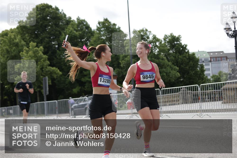 29.06.2025 - hella hamburg halbmarathon Jannik Wohlers http://msf.ph/oto/8150428 29.06.2025 10:13:49 Lombardsbrücke 1194, 1890, 3939, 4032, 4962, 6089, 6287, 7209, 7442, 7840, 7991, 8001, 8057, 8409, 8892, 9845, 9886, 11987, 12938, 13285, 13788, 14488, 15840, 18041, 18236, 18239 meine-sportfotos.de
