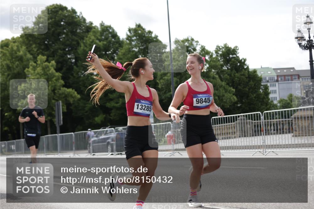 29.06.2025 - hella hamburg halbmarathon Jannik Wohlers http://msf.ph/oto/8150432 29.06.2025 10:13:49 Lombardsbrücke 1194, 1890, 3939, 4032, 4962, 6089, 6287, 7209, 7442, 7840, 7991, 8001, 8057, 8409, 8892, 9845, 9886, 11987, 12938, 13285, 13788, 14488, 15840, 18041, 18236, 18239 meine-sportfotos.de