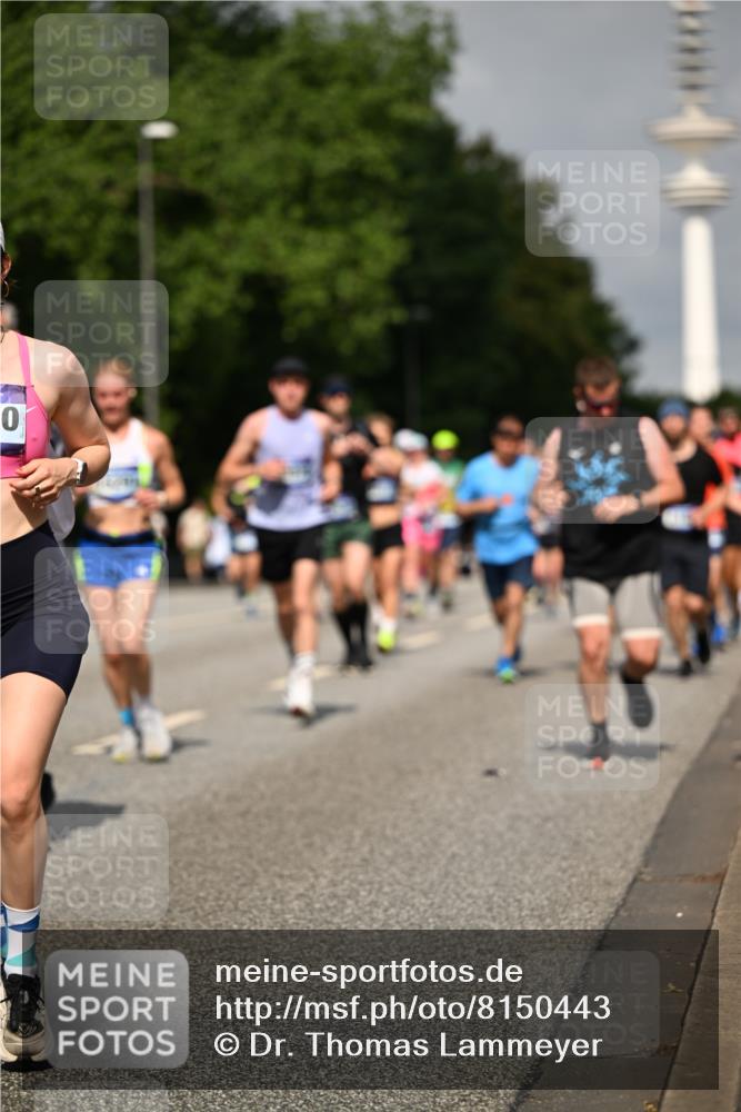 29.06.2025 - hella hamburg halbmarathon Dr. Thomas Lammeyer http://msf.ph/oto/8150443 29.06.2025 10:06:38 Kennedybrücke 1128, 1254, 1432, 1733, 2142, 2322, 2685, 2819, 3780, 3919, 4663, 4985, 5742, 5763, 6166, 6295, 6708, 6752, 6860, 6997, 7049, 7243, 7323, 8003, 8364, 8662, 8749, 9006, 9020, 9021, 10295, 10539, 10866, 11191, 11250 meine-sportfotos.de