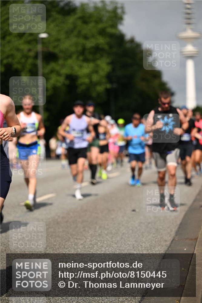 29.06.2025 - hella hamburg halbmarathon Dr. Thomas Lammeyer http://msf.ph/oto/8150445 29.06.2025 10:06:38 Kennedybrücke 1128, 1254, 1432, 1733, 2142, 2322, 2685, 2819, 3780, 3919, 4663, 4985, 5742, 5763, 6166, 6295, 6708, 6752, 6860, 6997, 7049, 7243, 7323, 8003, 8364, 8662, 8749, 9006, 9020, 9021, 10295, 10539, 10866, 11191, 11250 meine-sportfotos.de