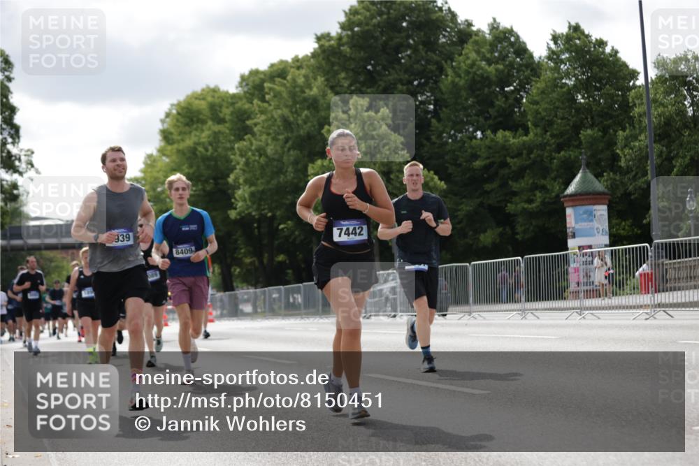 29.06.2025 - hella hamburg halbmarathon Jannik Wohlers http://msf.ph/oto/8150451 29.06.2025 10:13:50 Lombardsbrücke 1194, 1890, 3939, 4032, 4962, 6089, 6287, 7209, 7442, 7840, 7991, 8001, 8057, 8409, 8892, 9845, 9886, 11987, 12938, 13237, 13285, 13788, 14488, 15840, 16126, 18236, 18239 meine-sportfotos.de