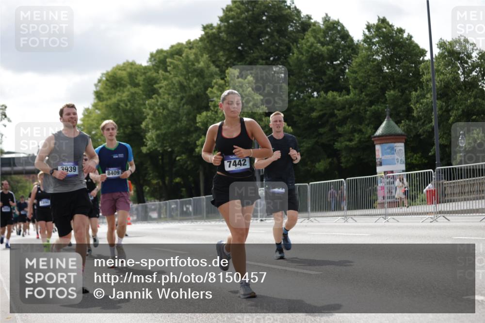 29.06.2025 - hella hamburg halbmarathon Jannik Wohlers http://msf.ph/oto/8150457 29.06.2025 10:13:50 Lombardsbrücke 1194, 1890, 3939, 4032, 4962, 6089, 6287, 7209, 7442, 7840, 7991, 8001, 8057, 8409, 8892, 9845, 9886, 11987, 12938, 13237, 13285, 13788, 14488, 15840, 16126, 18236, 18239 meine-sportfotos.de