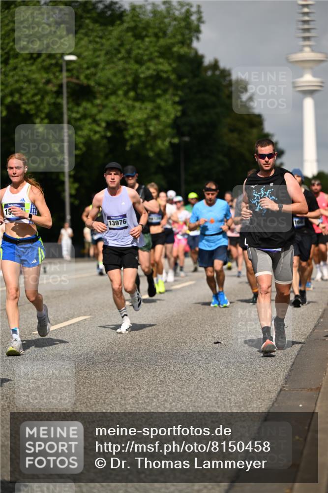 29.06.2025 - hella hamburg halbmarathon Dr. Thomas Lammeyer http://msf.ph/oto/8150458 29.06.2025 10:06:39 Kennedybrücke 1128, 1254, 1733, 2142, 2322, 2685, 2819, 3225, 3780, 3919, 4663, 4985, 5742, 6166, 6295, 6708, 6752, 6860, 6997, 7049, 7243, 7323, 8003, 8364, 8662, 8749, 9006, 9020, 9021, 10295, 10539, 10866, 11191, 11250 meine-sportfotos.de