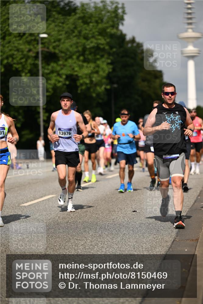29.06.2025 - hella hamburg halbmarathon Dr. Thomas Lammeyer http://msf.ph/oto/8150469 29.06.2025 10:06:39 Kennedybrücke 1128, 1254, 1733, 2142, 2322, 2685, 2819, 3225, 3780, 3919, 4663, 4985, 5742, 6166, 6295, 6708, 6752, 6860, 6997, 7049, 7243, 7323, 8003, 8364, 8662, 8749, 9006, 9020, 9021, 10295, 10539, 10866, 11191, 11250 meine-sportfotos.de