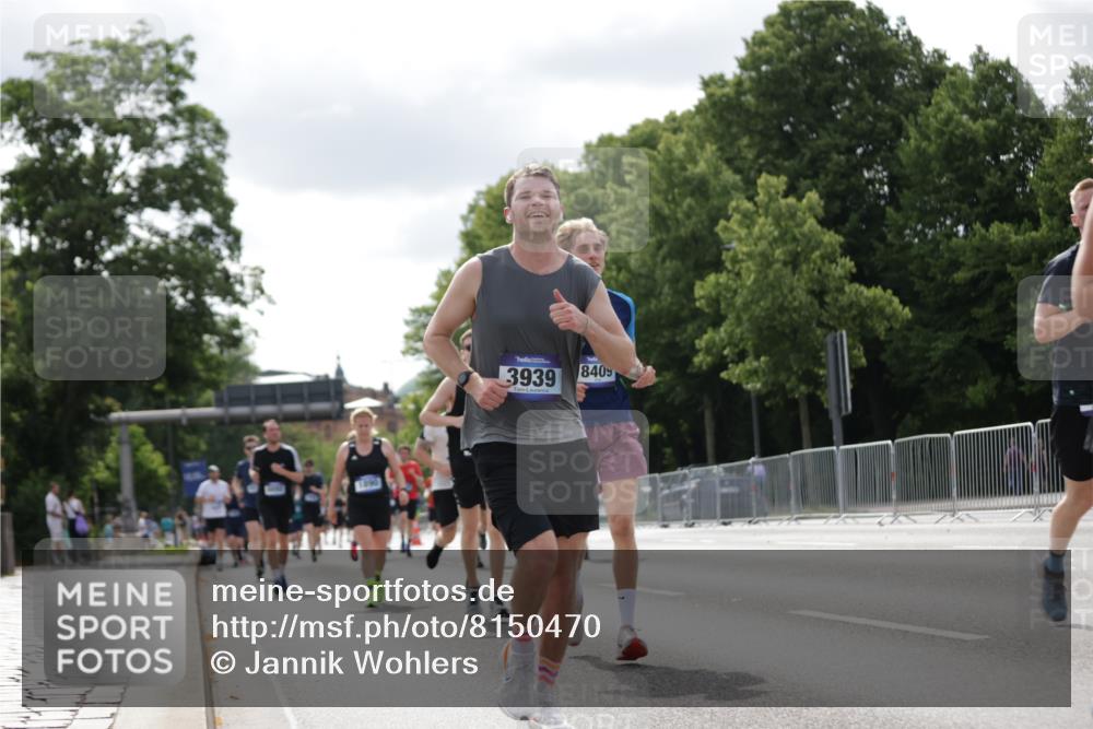 29.06.2025 - hella hamburg halbmarathon Jannik Wohlers http://msf.ph/oto/8150470 29.06.2025 10:13:51 Lombardsbrücke 1194, 1890, 3939, 4032, 4962, 6089, 6287, 7209, 7442, 7840, 7991, 8001, 8057, 8409, 8892, 9845, 9886, 11987, 12938, 13237, 13285, 13788, 14488, 15840, 16126, 18236, 18239 meine-sportfotos.de