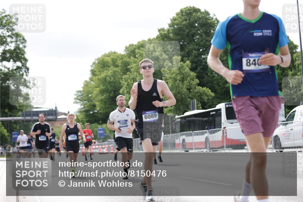29.06.2025 - hella hamburg halbmarathon Jannik Wohlers http://msf.ph/oto/8150476 29.06.2025 10:13:53 Lombardsbrücke 1890, 3939, 4032, 6028, 6083, 6089, 6287, 6366, 7209, 7442, 7840, 7991, 8001, 8057, 8409, 8892, 9845, 9886, 12467, 12938, 13237, 13285, 13788, 14488, 15840, 16126 meine-sportfotos.de