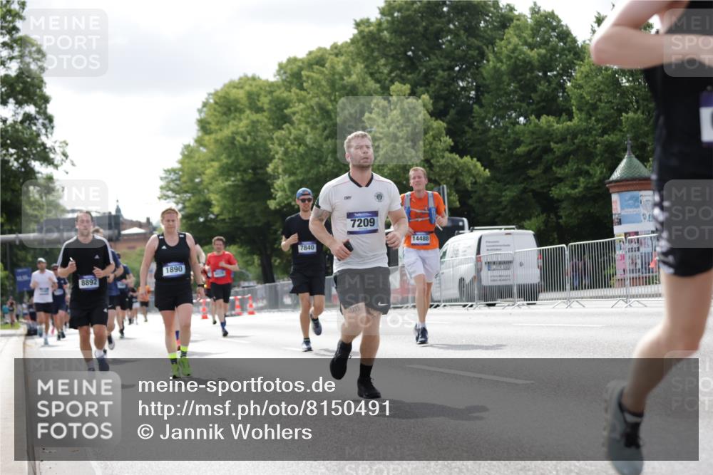 29.06.2025 - hella hamburg halbmarathon Jannik Wohlers http://msf.ph/oto/8150491 29.06.2025 10:13:54 Lombardsbrücke 1890, 3939, 4032, 6028, 6083, 6089, 6287, 6366, 7209, 7442, 7840, 7991, 8001, 8057, 8409, 8892, 9845, 9886, 12467, 12938, 13237, 13285, 14488, 16126 meine-sportfotos.de