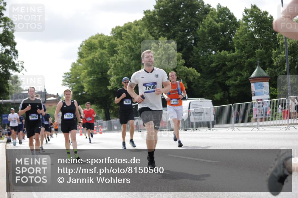 29.06.2025 - hella hamburg halbmarathon Jannik Wohlers http://msf.ph/oto/8150500 29.06.2025 10:13:54 Lombardsbrücke 1890, 3939, 4032, 6028, 6083, 6089, 6287, 6366, 7209, 7442, 7840, 7991, 8001, 8057, 8409, 8892, 9845, 9886, 12467, 12938, 13237, 13285, 14488, 16126 meine-sportfotos.de