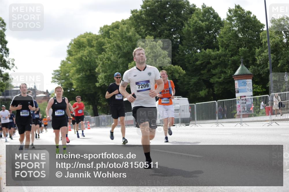 29.06.2025 - hella hamburg halbmarathon Jannik Wohlers http://msf.ph/oto/8150511 29.06.2025 10:13:55 Lombardsbrücke 3756, 3939, 4032, 6028, 6083, 6089, 6366, 7209, 7442, 7840, 7991, 8001, 8057, 8409, 8892, 9845, 10224, 12467, 12938, 13237, 13285, 14488, 16126 meine-sportfotos.de