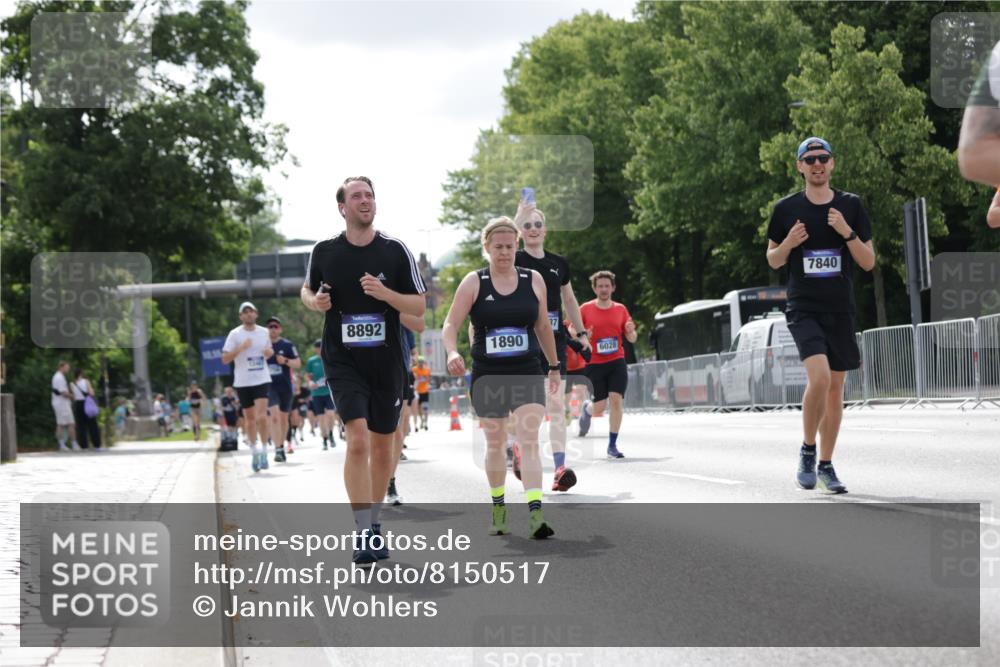 29.06.2025 - hella hamburg halbmarathon Jannik Wohlers http://msf.ph/oto/8150517 29.06.2025 10:13:55 Lombardsbrücke 3756, 3939, 4032, 6028, 6083, 6089, 6366, 7209, 7442, 7840, 7991, 8001, 8057, 8409, 8892, 9845, 10224, 12467, 12938, 13237, 13285, 14488, 16126 meine-sportfotos.de