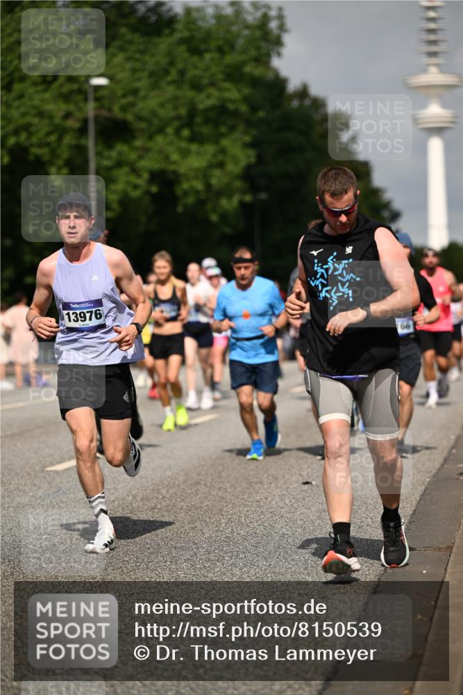 29.06.2025 - hella hamburg halbmarathon Dr. Thomas Lammeyer http://msf.ph/oto/8150539 29.06.2025 10:06:40 Kennedybrücke 1128, 1254, 1414, 1733, 2142, 2685, 2819, 3225, 3780, 3919, 4663, 4985, 5742, 6166, 6295, 6708, 6752, 6860, 6997, 7049, 7323, 8003, 8364, 8662, 8749, 9006, 9020, 9021, 10295, 10539, 10866, 11191, 11250 meine-sportfotos.de