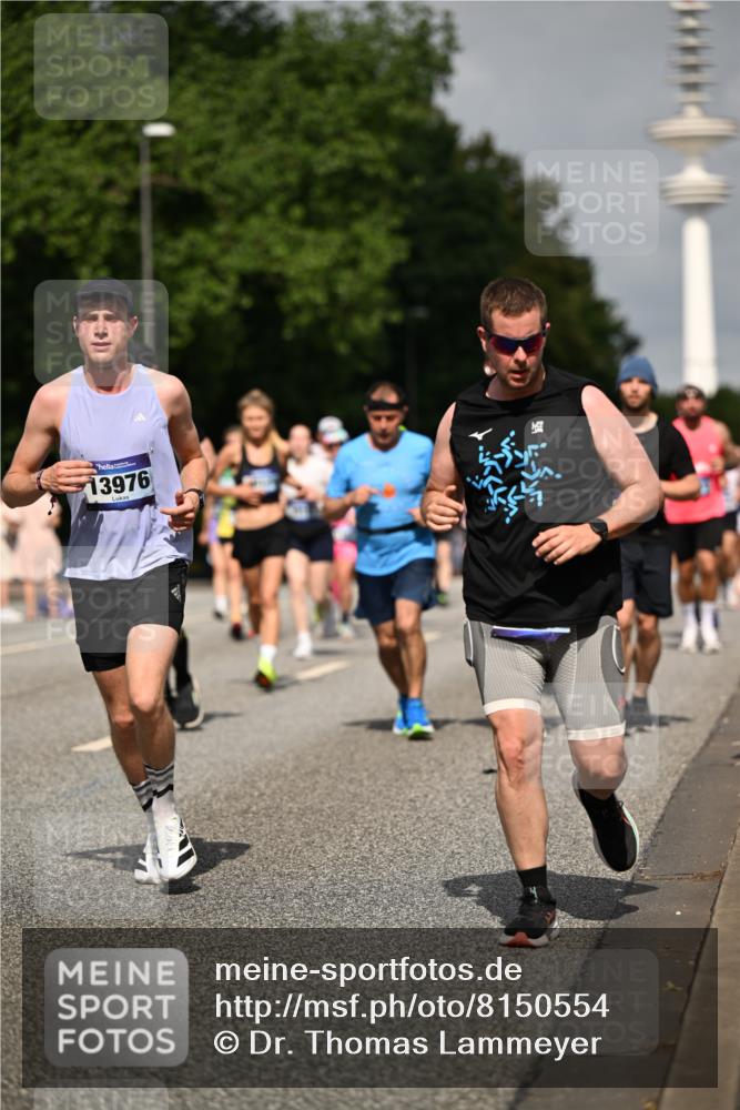 29.06.2025 - hella hamburg halbmarathon Dr. Thomas Lammeyer http://msf.ph/oto/8150554 29.06.2025 10:06:40 Kennedybrücke 1128, 1254, 1414, 1733, 2142, 2685, 2819, 3225, 3780, 3919, 4663, 4985, 5742, 6166, 6295, 6708, 6752, 6860, 6997, 7049, 7323, 8003, 8364, 8662, 8749, 9006, 9020, 9021, 10295, 10539, 10866, 11191, 11250 meine-sportfotos.de
