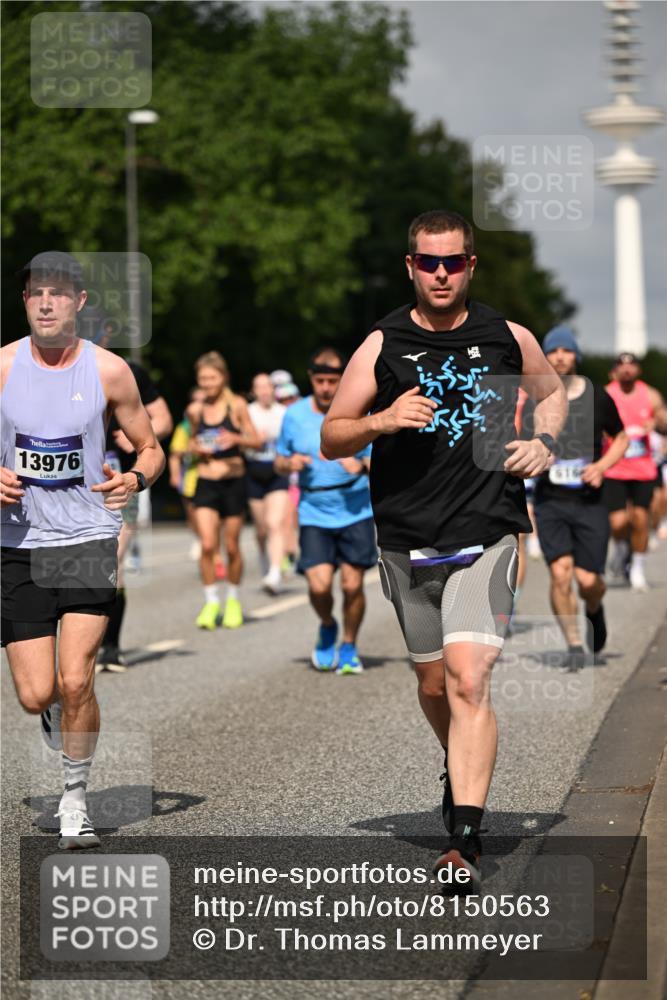 29.06.2025 - hella hamburg halbmarathon Dr. Thomas Lammeyer http://msf.ph/oto/8150563 29.06.2025 10:06:40 Kennedybrücke 1128, 1254, 1414, 1733, 2142, 2685, 2819, 3225, 3780, 3919, 4663, 4985, 5742, 6166, 6295, 6708, 6752, 6860, 6997, 7049, 7323, 8003, 8364, 8662, 8749, 9006, 9020, 9021, 10295, 10539, 10866, 11191, 11250 meine-sportfotos.de
