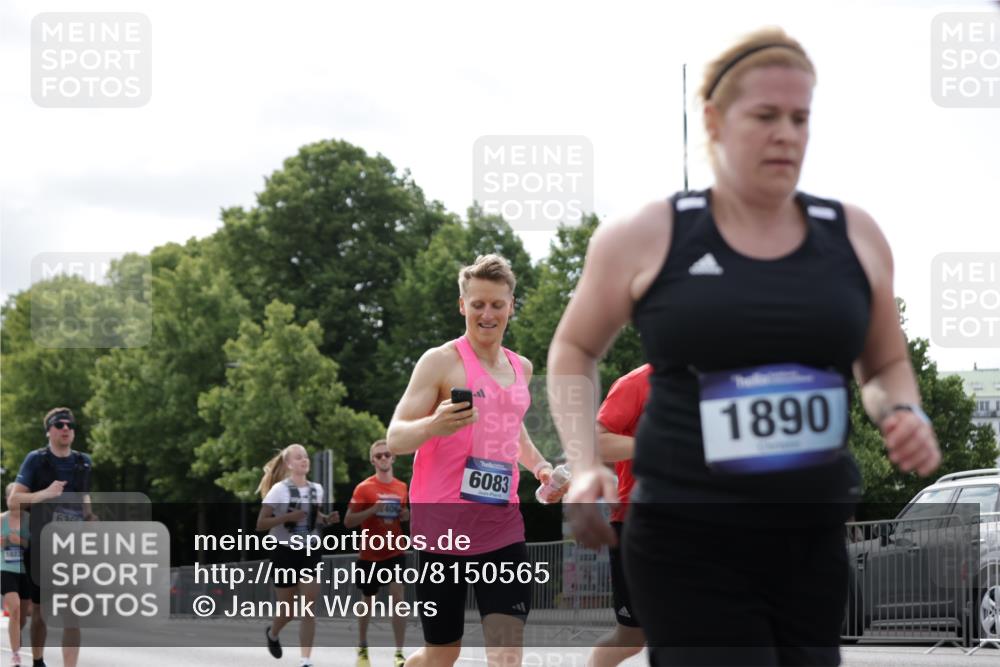 29.06.2025 - hella hamburg halbmarathon Jannik Wohlers http://msf.ph/oto/8150565 29.06.2025 10:14:00 Lombardsbrücke 1406, 2494, 3020, 3756, 3939, 5670, 6028, 6083, 6089, 6366, 7209, 7442, 7802, 7840, 7991, 8001, 8409, 8892, 9845, 10224, 12467, 13237, 13285, 14488, 16126 meine-sportfotos.de