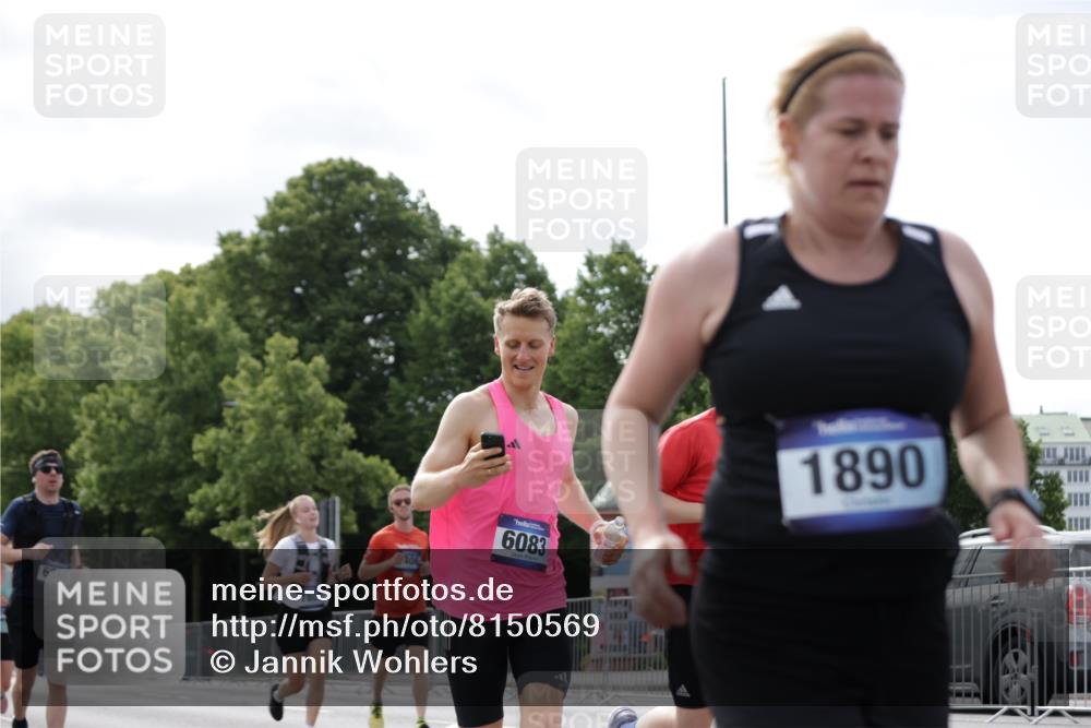 29.06.2025 - hella hamburg halbmarathon Jannik Wohlers http://msf.ph/oto/8150569 29.06.2025 10:14:00 Lombardsbrücke 1406, 2494, 3020, 3756, 3939, 5670, 6028, 6083, 6089, 6366, 7209, 7442, 7802, 7840, 7991, 8001, 8409, 8892, 9845, 10224, 12467, 13237, 13285, 14488, 16126 meine-sportfotos.de
