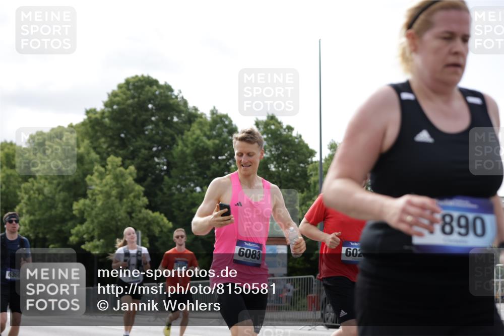 29.06.2025 - hella hamburg halbmarathon Jannik Wohlers http://msf.ph/oto/8150581 29.06.2025 10:14:01 Lombardsbrücke 1406, 2494, 3020, 3756, 3939, 5670, 6028, 6083, 6089, 6366, 7209, 7442, 7802, 7840, 7991, 8001, 8409, 8892, 9845, 10224, 12467, 13237, 13285, 14488, 16126 meine-sportfotos.de