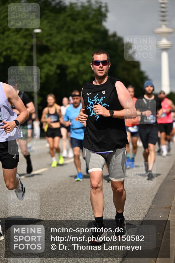 29.06.2025 - hella hamburg halbmarathon Dr. Thomas Lammeyer http://msf.ph/oto/8150582 29.06.2025 10:06:41 Kennedybrücke 1128, 1254, 1414, 1733, 2142, 2685, 2819, 3225, 3780, 3919, 4985, 5742, 6166, 6295, 6708, 6752, 6860, 6997, 7049, 7323, 8003, 8364, 8662, 8749, 9006, 9020, 9021, 10295, 10539, 10866, 11191, 11250 meine-sportfotos.de
