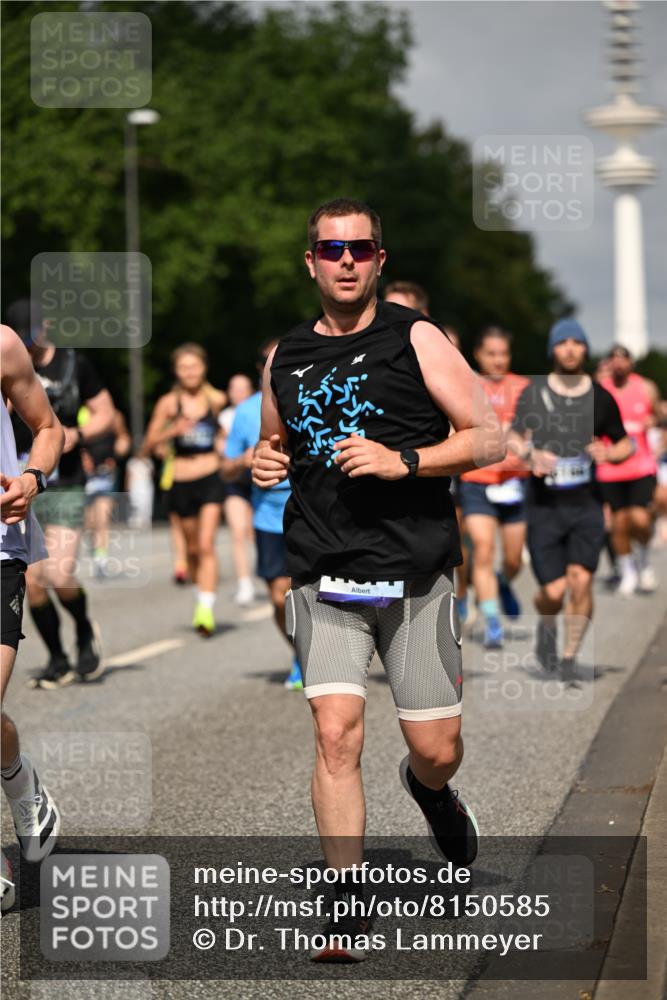29.06.2025 - hella hamburg halbmarathon Dr. Thomas Lammeyer http://msf.ph/oto/8150585 29.06.2025 10:06:41 Kennedybrücke 1128, 1254, 1414, 1733, 2142, 2685, 2819, 3225, 3780, 3919, 4985, 5742, 6166, 6295, 6708, 6752, 6860, 6997, 7049, 7323, 8003, 8364, 8662, 8749, 9006, 9020, 9021, 10295, 10539, 10866, 11191, 11250 meine-sportfotos.de