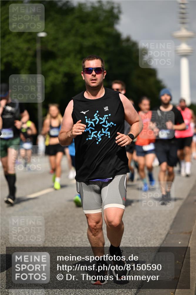 29.06.2025 - hella hamburg halbmarathon Dr. Thomas Lammeyer http://msf.ph/oto/8150590 29.06.2025 10:06:41 Kennedybrücke 1128, 1254, 1414, 1733, 2142, 2685, 2819, 3225, 3780, 3919, 4985, 5742, 6166, 6295, 6708, 6752, 6860, 6997, 7049, 7323, 8003, 8364, 8662, 8749, 9006, 9020, 9021, 10295, 10539, 10866, 11191, 11250 meine-sportfotos.de