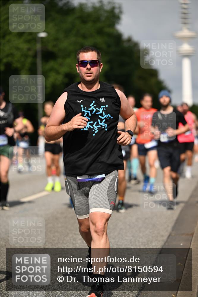 29.06.2025 - hella hamburg halbmarathon Dr. Thomas Lammeyer http://msf.ph/oto/8150594 29.06.2025 10:06:41 Kennedybrücke 1128, 1254, 1414, 1733, 2142, 2685, 2819, 3225, 3780, 3919, 4985, 5742, 6166, 6295, 6708, 6752, 6860, 6997, 7049, 7323, 8003, 8364, 8662, 8749, 9006, 9020, 9021, 10295, 10539, 10866, 11191, 11250 meine-sportfotos.de