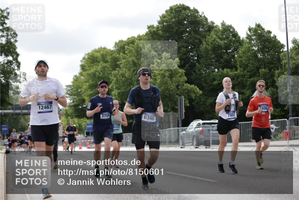 29.06.2025 - hella hamburg halbmarathon Jannik Wohlers http://msf.ph/oto/8150601 29.06.2025 10:14:02 Lombardsbrücke 1406, 2494, 2990, 3020, 3756, 3834, 3939, 5670, 6028, 6083, 6089, 6366, 7209, 7442, 7802, 7840, 7991, 8147, 8409, 8892, 9845, 10224, 12467, 13237, 13285, 14488, 16126 meine-sportfotos.de