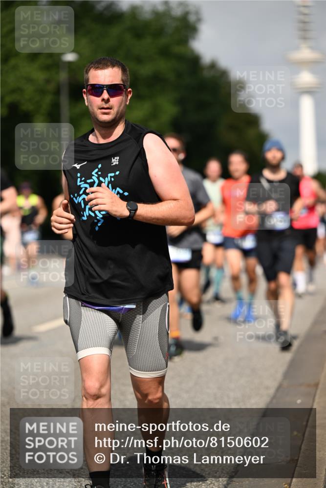 29.06.2025 - hella hamburg halbmarathon Dr. Thomas Lammeyer http://msf.ph/oto/8150602 29.06.2025 10:06:41 Kennedybrücke 1128, 1254, 1414, 1733, 2142, 2685, 2819, 3225, 3780, 3919, 4985, 5742, 6166, 6295, 6708, 6752, 6860, 6997, 7049, 7323, 8003, 8364, 8662, 8749, 9006, 9020, 9021, 10295, 10539, 10866, 11191, 11250 meine-sportfotos.de