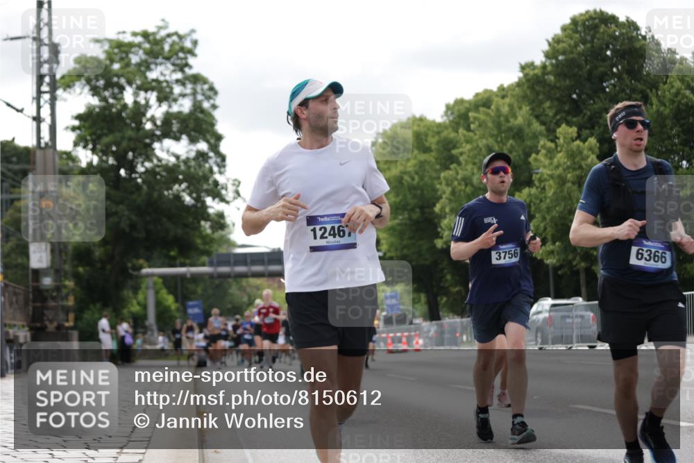 29.06.2025 - hella hamburg halbmarathon Jannik Wohlers http://msf.ph/oto/8150612 29.06.2025 10:14:03 Lombardsbrücke 1406, 2494, 2990, 3020, 3154, 3756, 3834, 3939, 5670, 6028, 6083, 6089, 6366, 7209, 7442, 7802, 7840, 7991, 8147, 8409, 8892, 10224, 12467, 13237, 14488, 16036, 16126, 16167 meine-sportfotos.de