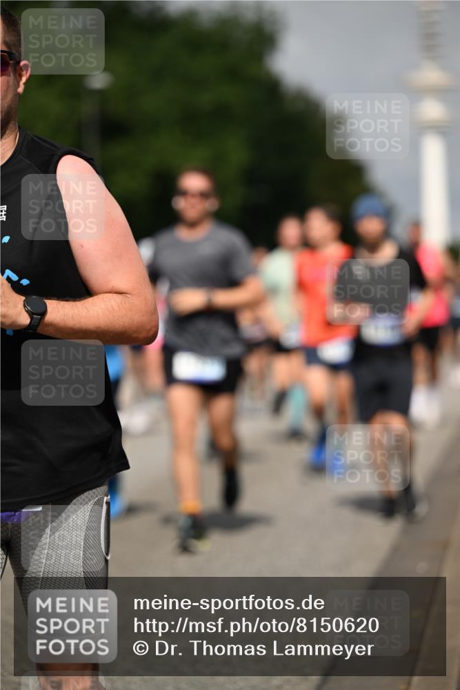 29.06.2025 - hella hamburg halbmarathon Dr. Thomas Lammeyer http://msf.ph/oto/8150620 29.06.2025 10:06:42 Kennedybrücke 1128, 1254, 1414, 1733, 2142, 2685, 2819, 3225, 3780, 3919, 4985, 5742, 6166, 6295, 6708, 6752, 6860, 6997, 7049, 7323, 8003, 8364, 8662, 8749, 9006, 9021, 10295, 10539, 10866, 11191, 11250 meine-sportfotos.de