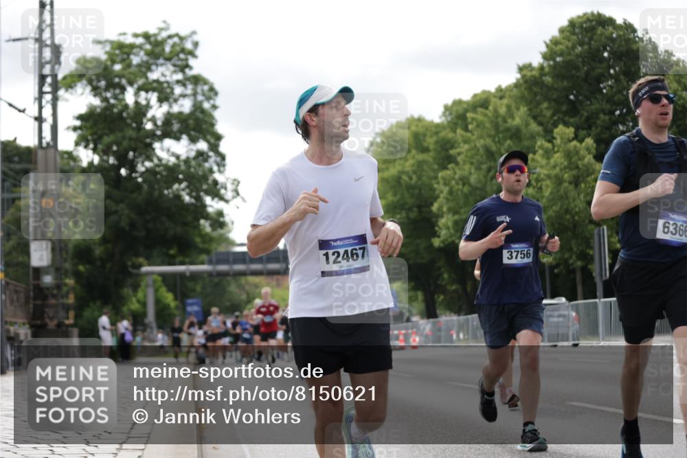 29.06.2025 - hella hamburg halbmarathon Jannik Wohlers http://msf.ph/oto/8150621 29.06.2025 10:14:03 Lombardsbrücke 1406, 2494, 2990, 3020, 3154, 3756, 3834, 3939, 5670, 6028, 6083, 6089, 6366, 7209, 7442, 7802, 7840, 7991, 8147, 8409, 8892, 10224, 12467, 13237, 14488, 16036, 16126, 16167 meine-sportfotos.de