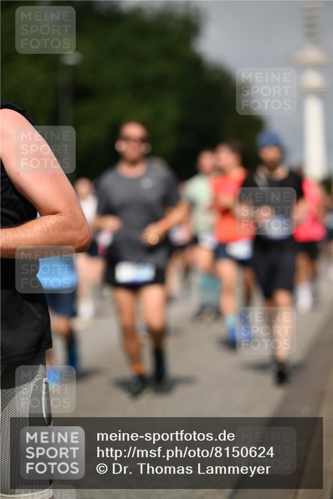 29.06.2025 - hella hamburg halbmarathon Dr. Thomas Lammeyer http://msf.ph/oto/8150624 29.06.2025 10:06:42 Kennedybrücke 1128, 1254, 1414, 1733, 2142, 2685, 2819, 3225, 3780, 3919, 4985, 5742, 6166, 6295, 6708, 6752, 6860, 6997, 7049, 7323, 8003, 8364, 8662, 8749, 9006, 9021, 10295, 10539, 10866, 11191, 11250 meine-sportfotos.de