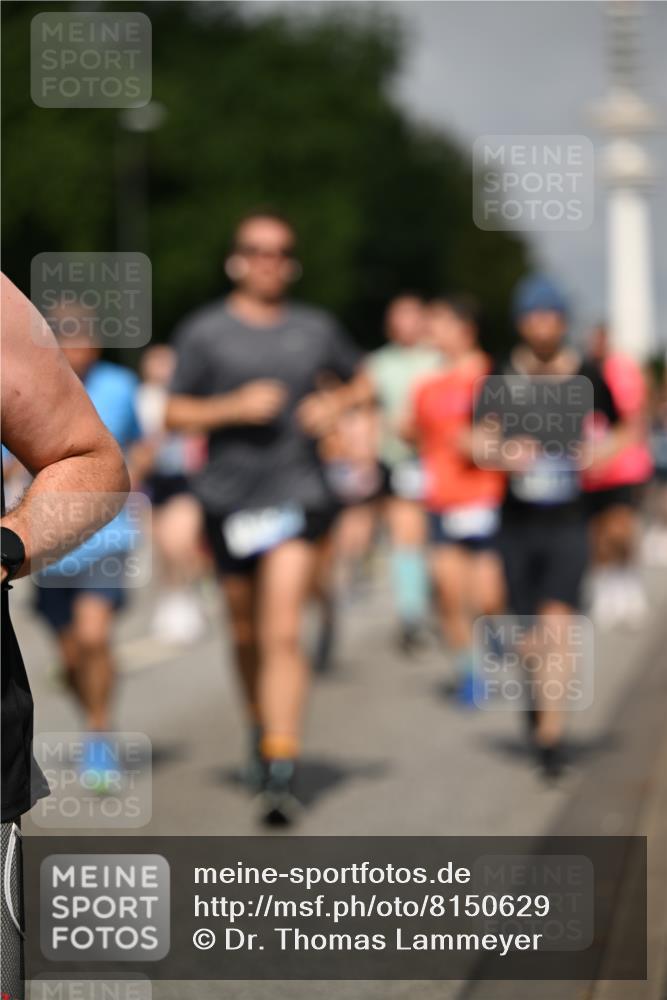 29.06.2025 - hella hamburg halbmarathon Dr. Thomas Lammeyer http://msf.ph/oto/8150629 29.06.2025 10:06:42 Kennedybrücke 1128, 1254, 1414, 1733, 2142, 2685, 2819, 3225, 3780, 3919, 4985, 5742, 6166, 6295, 6708, 6752, 6860, 6997, 7049, 7323, 8003, 8364, 8662, 8749, 9006, 9021, 10295, 10539, 10866, 11191, 11250 meine-sportfotos.de