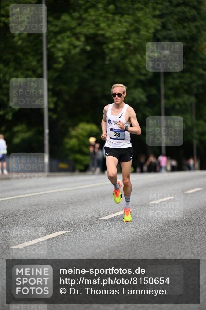 29.06.2025 - hella hamburg halbmarathon Dr. Thomas Lammeyer http://msf.ph/oto/8150654 29.06.2025 09:38:38 Kennedybrücke 28, 42, 47 meine-sportfotos.de