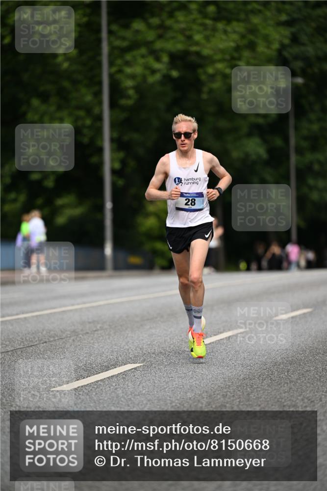 29.06.2025 - hella hamburg halbmarathon Dr. Thomas Lammeyer http://msf.ph/oto/8150668 29.06.2025 09:38:38 Kennedybrücke 28, 42, 47 meine-sportfotos.de