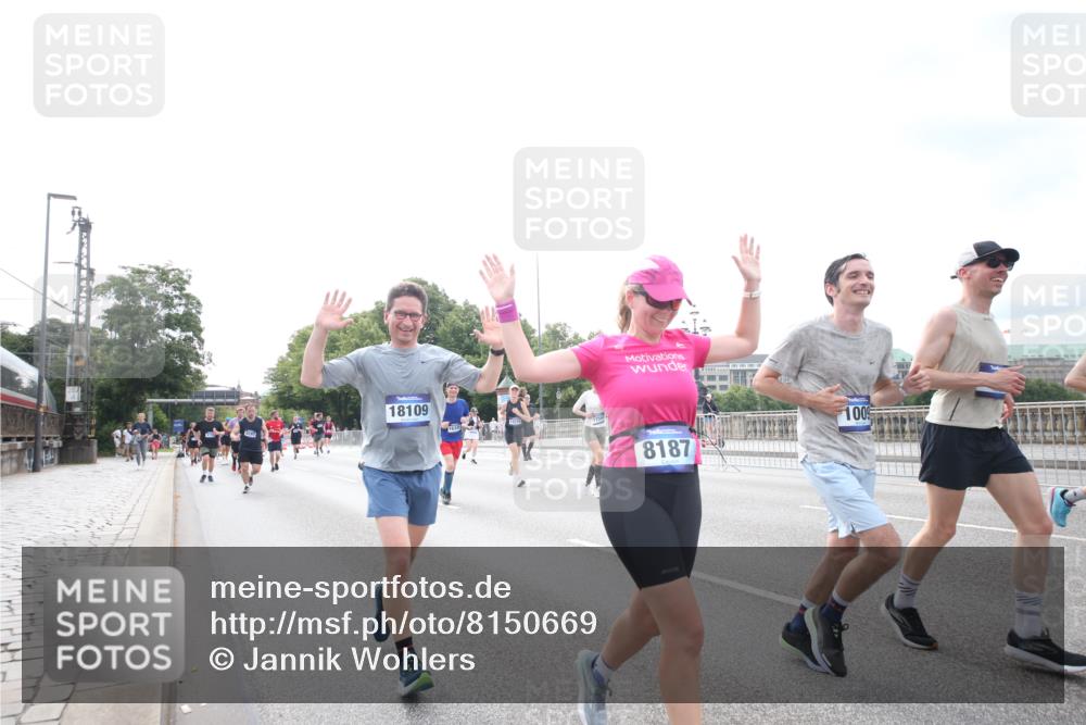 29.06.2025 - hella hamburg halbmarathon Jannik Wohlers http://msf.ph/oto/8150669 29.06.2025 10:23:53 Lombardsbrücke 1005, 1009, 1064, 1389, 2132, 2477, 3185, 3285, 3579, 3786, 4162, 4464, 4684, 4719, 4993, 6478, 6524, 6526, 7528, 7920, 7975, 8167, 8187, 8297, 9063, 11306, 12210, 13380, 13573, 13711, 14143, 14433, 14439, 14824, 15352, 15456, 16345, 16861, 17147, 17262, 17414, 17559, 17560, 18077, 18109, 18132, 18210 meine-sportfotos.de
